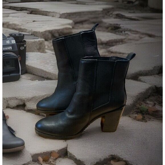 Splendid Women Boots Soft Leather Rocker 8 Heels Black 3.5” Heals Vibram - Picture 2 of 12